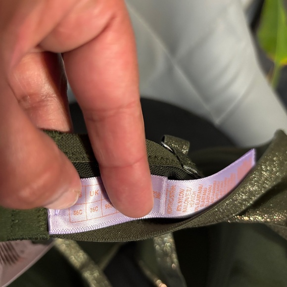 Brand new with tags - Picture 2 of 3